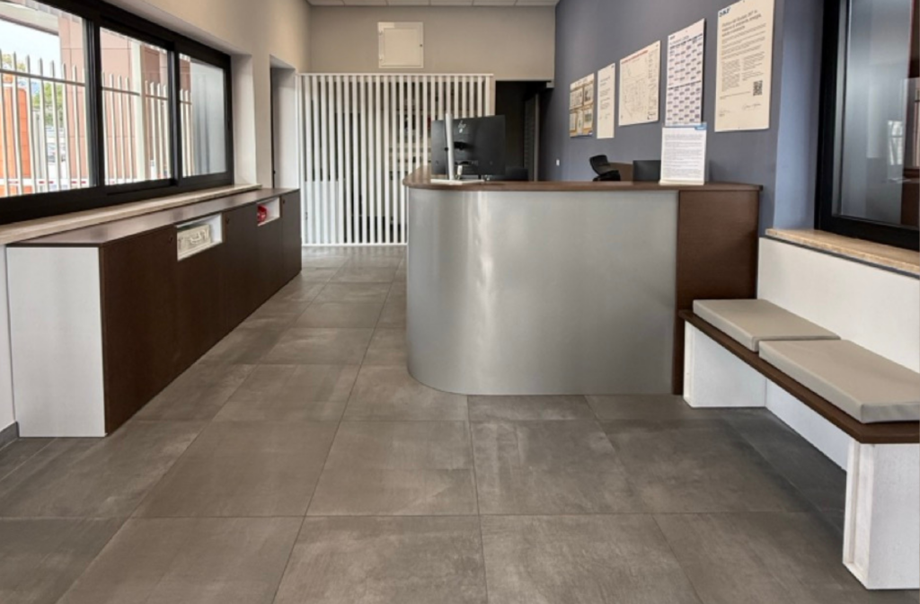 Arredo Negozi su misura Treante reception SKF risultato finale