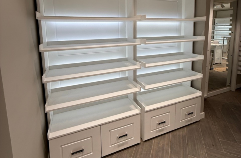 Arredo Negozi su misura Treante camicissima cassa
