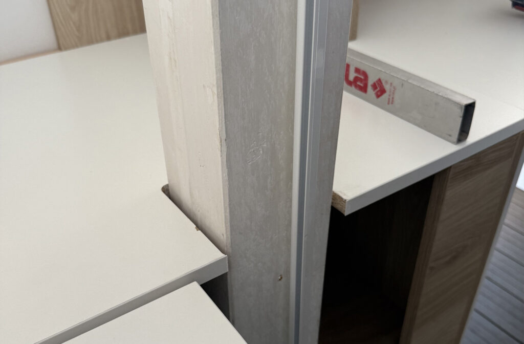 Arredo Negozi su misura Treante base nautica mont